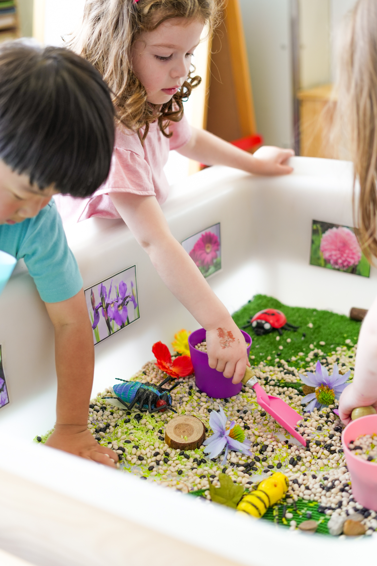 Demonstration of a sensory bin in use by children